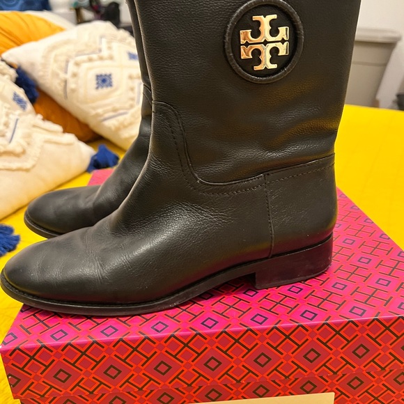 Tory Burch Hallie Black Leather Bootie 8 1/2 - Picture 8 of 8